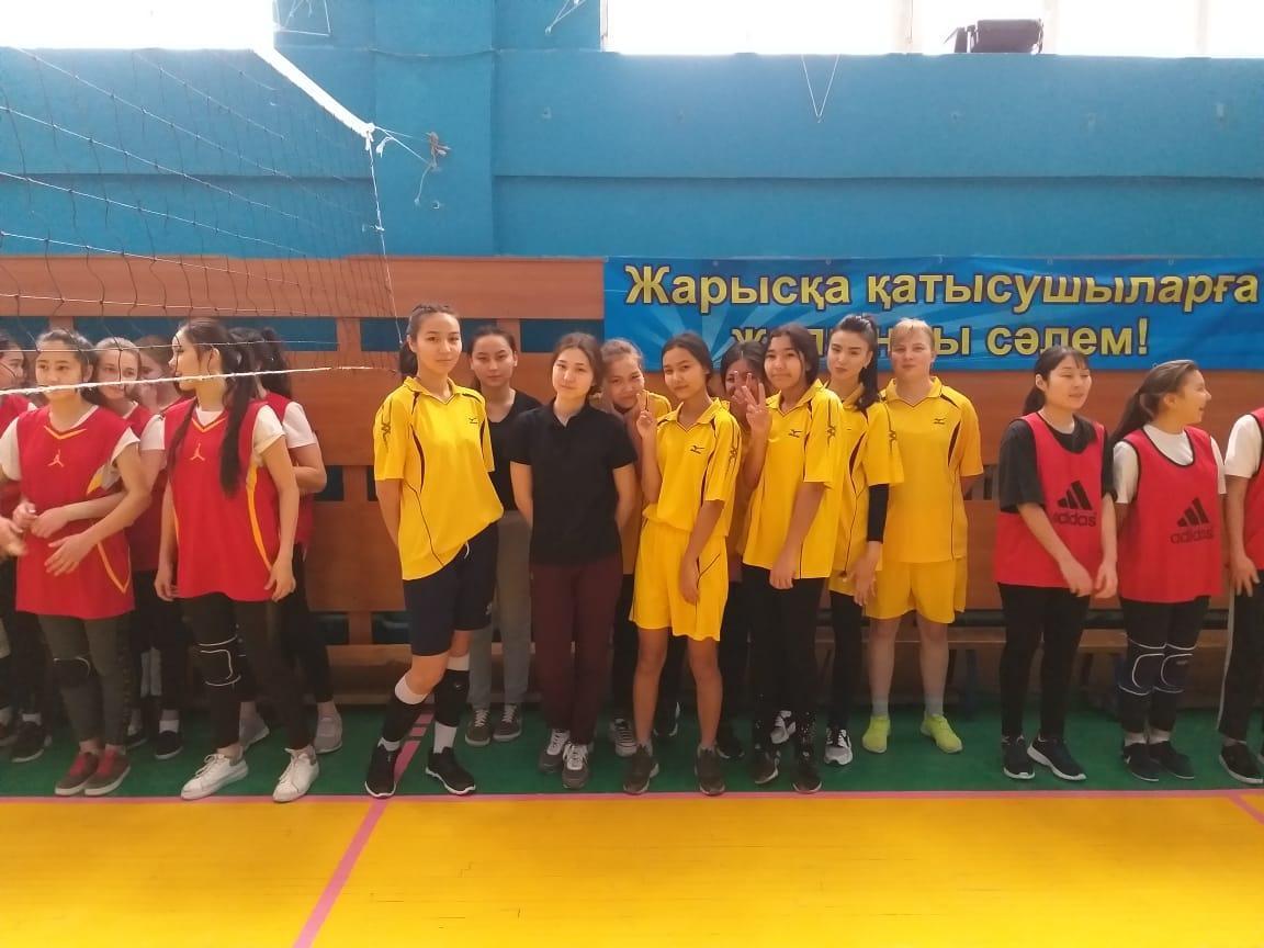 Волейболдан қыздар ІІ орын