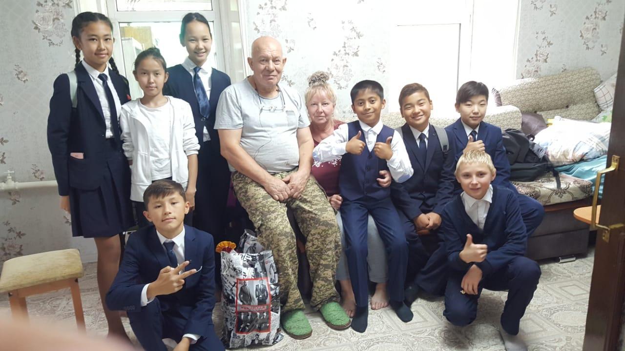 "Еңбекпен жеткен мұратқа" /мектеп оқушыларының қарттар күні мерекесіне орай қария кісілерді құттықтауы/