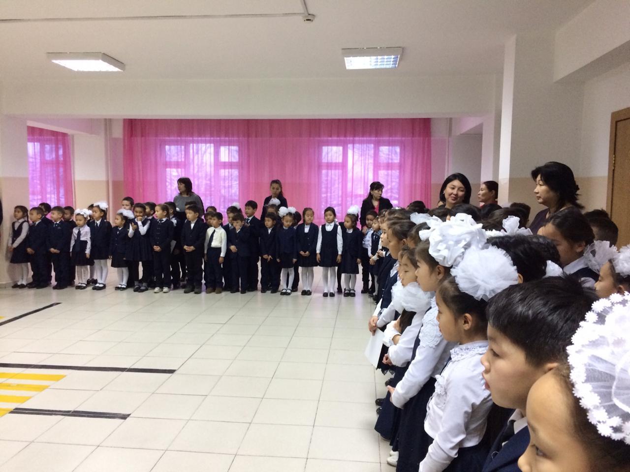 Алматы қаласы, Түрксіб ауданы №84 ЖББМ 27.11.2019 ж күні бастауыш сыныптар арасында 3 "а" сыныбының ұйымдастыруымен Туңғыш Президент куніне орай лезде