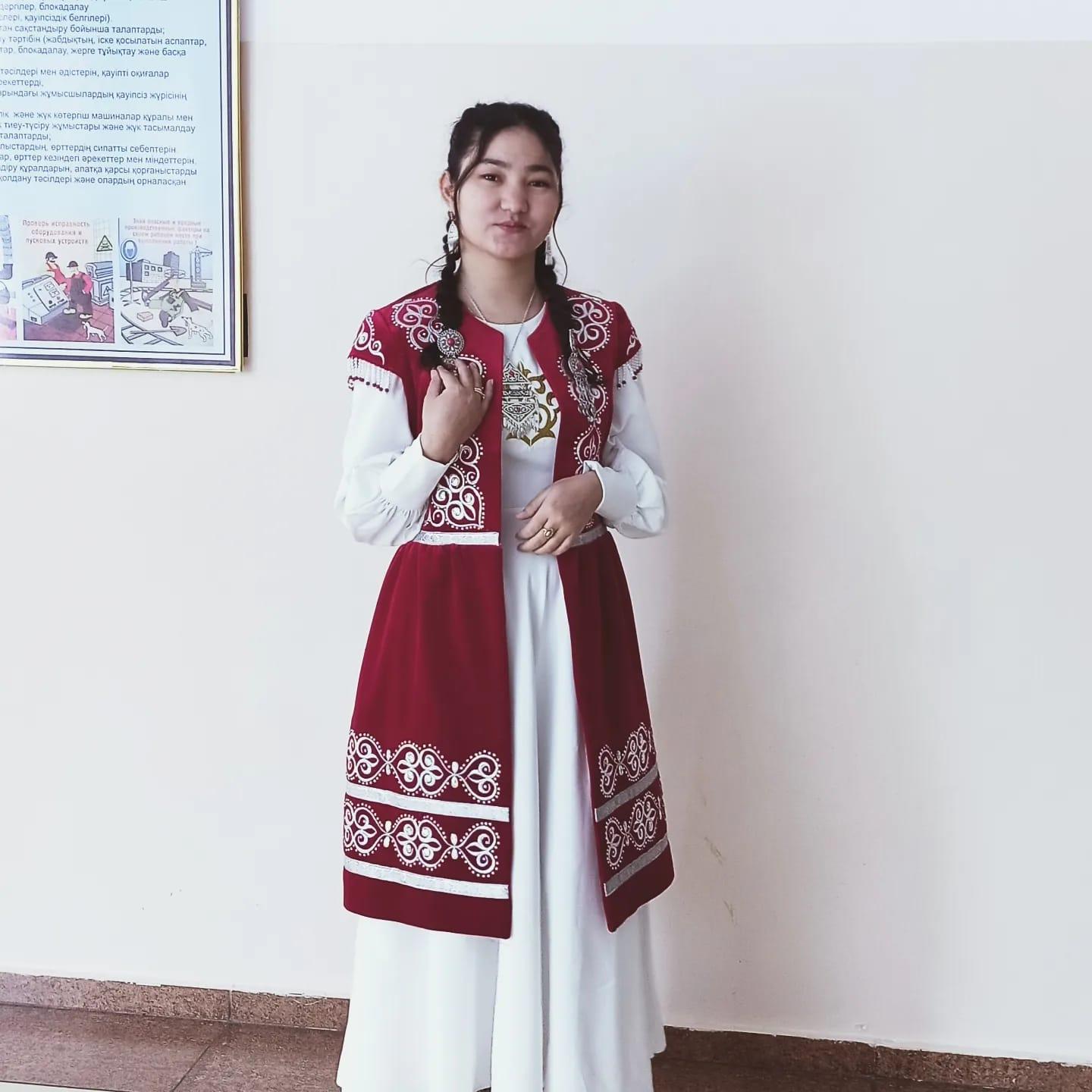 Алматы қаласы Түрксіб ауданы №84 жалпы білім беретін мектептің қазақ тілі мен әдебиеті пәні мұғалімі Қасымбаева Назерке Құмарқызы "Жырлайды жүрек" атт