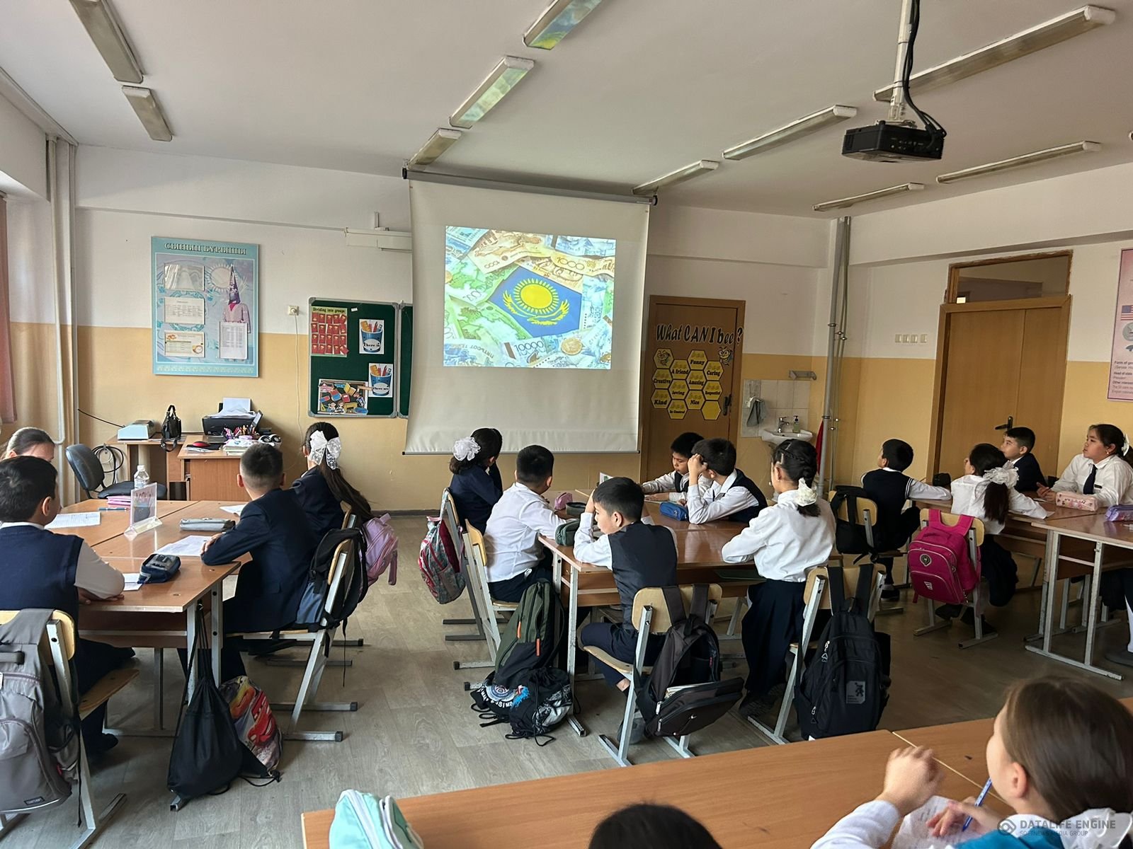 Алматы қаласы Түрксіб ауданы №84 ЖББМ "Ұлттық валюта күніне" арналған 1-11 сыныптар арасында сынып сағаты өтті.