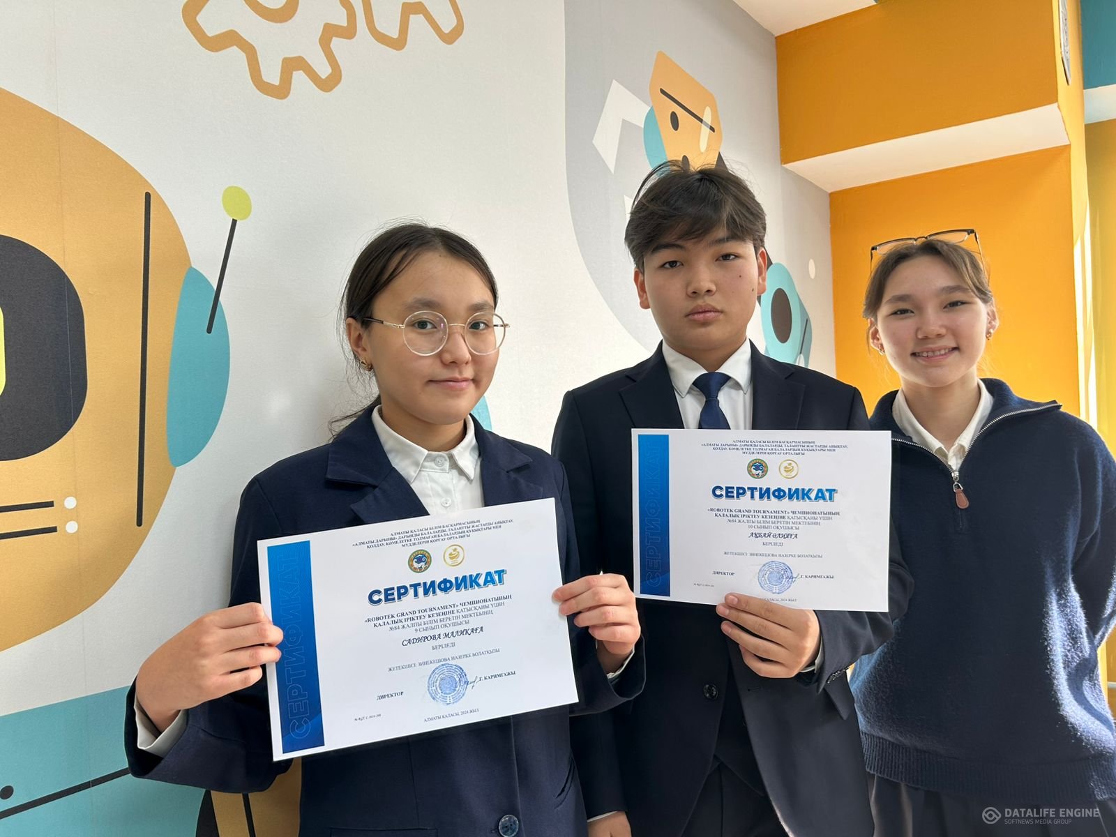 “Robotek Grand tournament” чемпионатының қалалық іріктеу кезеңіне қатысқаны үшін  Садирова М , Баймуханбетов Е,Акбай А Сертификат Г.Каримгажы марапата