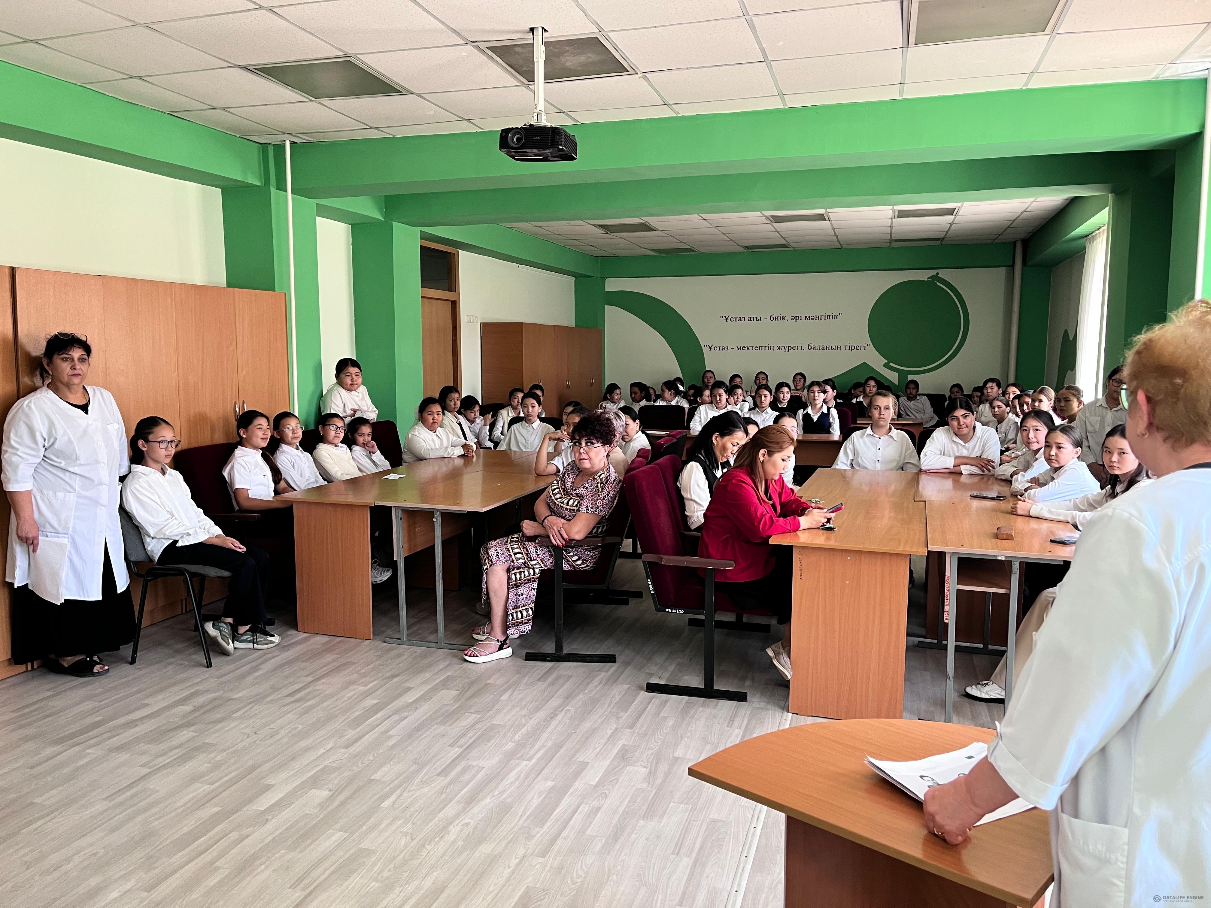 Алматы қаласы Түрксіб ауданы №84 ЖББМ мамыр айының 13 күні №24 қалалық аурухананың қызметкері  Бектемирова Мнира Вальтаевна 5-6 сынып оқушыларына "ада