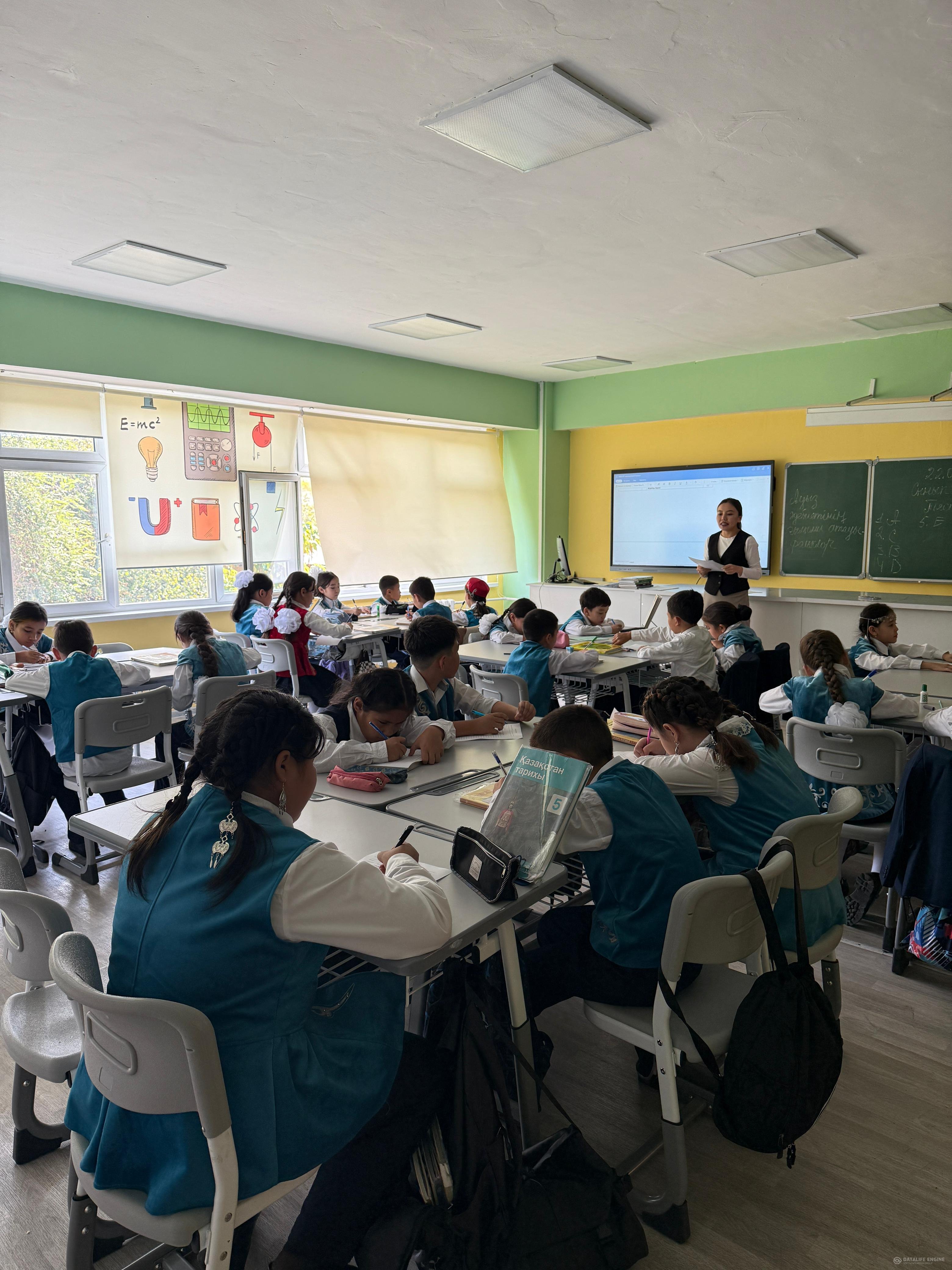 Алматы қаласы №84 жалпы білім беретін мектеп оқушылары  22.09.2025 ж. «Ұлттық диктант» жалпыреспубликалық іс-шарасына белсене қатысты. Бұл іс-ш