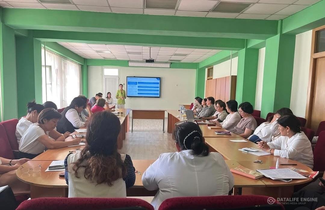 Алматы қаласы Түрксіб ауданы №84 ЖББМ ұжымына директордың орынбасарлары "Интернет әлеміндегі қауіпсіздік шаралары" тақырыбында түсіндірме жұмысын жүрг