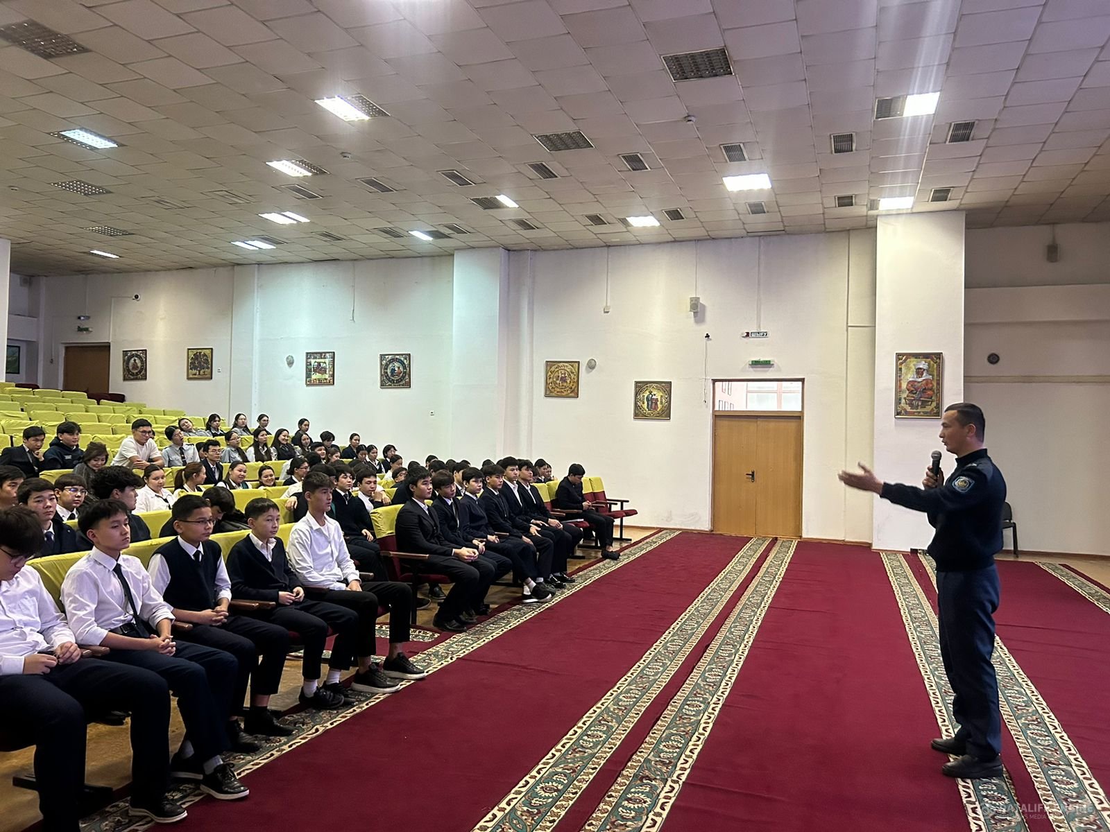 Алматы қаласы Түрксіб аудуаны №84 ЖББМ желтоқсан айының 2 күні  мектеп инспекторы Жамал М.Қ және ДТІЖО Құнанбай М.Б 9-10 сынып оқушыларына "құқық бұзу