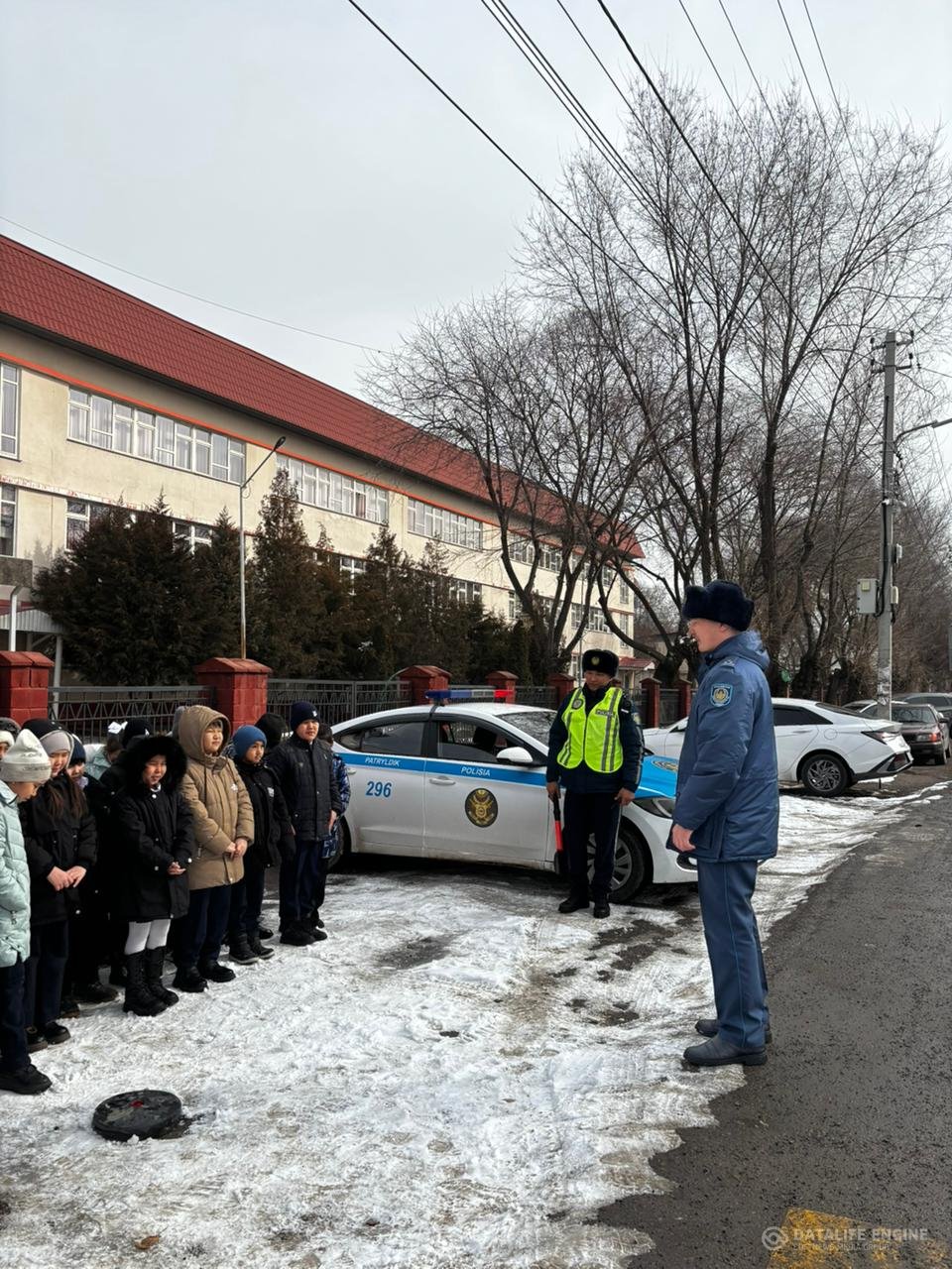 Алматы қаласы Түрксіб ауданы №84 ЖББМ қаңтар айының 9 күні мектеп инспекторы Жамал М.Қ және жол патрульдік полиция инспекторы полиция аға лейтенанты Е